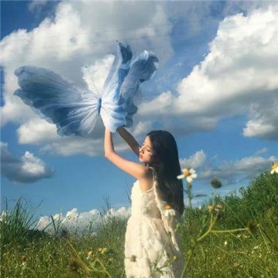 港台老牌艺人素颜现身菜市场，连日来内幕曝光，公司火速否认